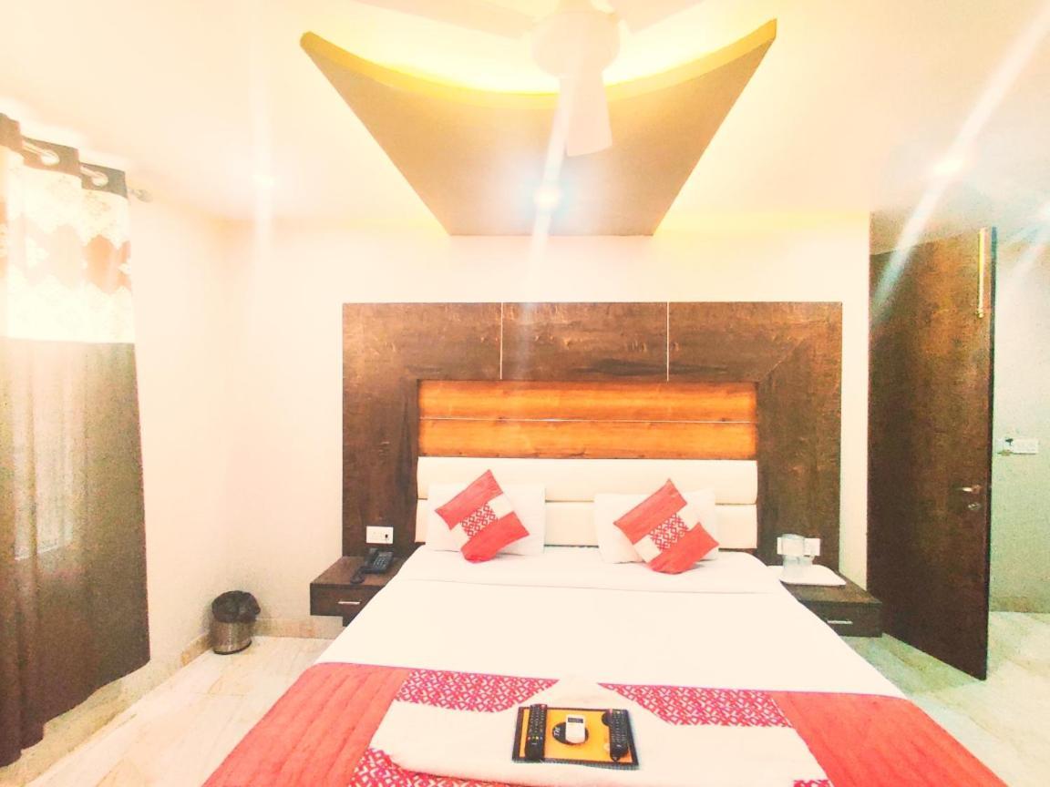 Hotel Amour By Rpi New Delhi Exteriör bild